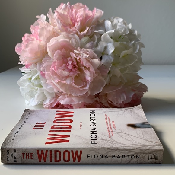 The Widow by Fiona Burton - Picture 3 of 3